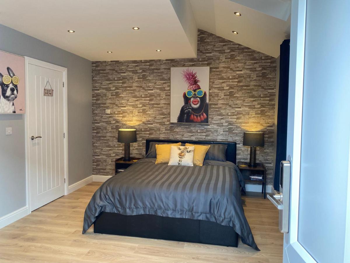 Modern Luxury 1 Bed Apartment With Parking Near Stansted Airport Станстед Маунтфитчет Экстерьер фото
