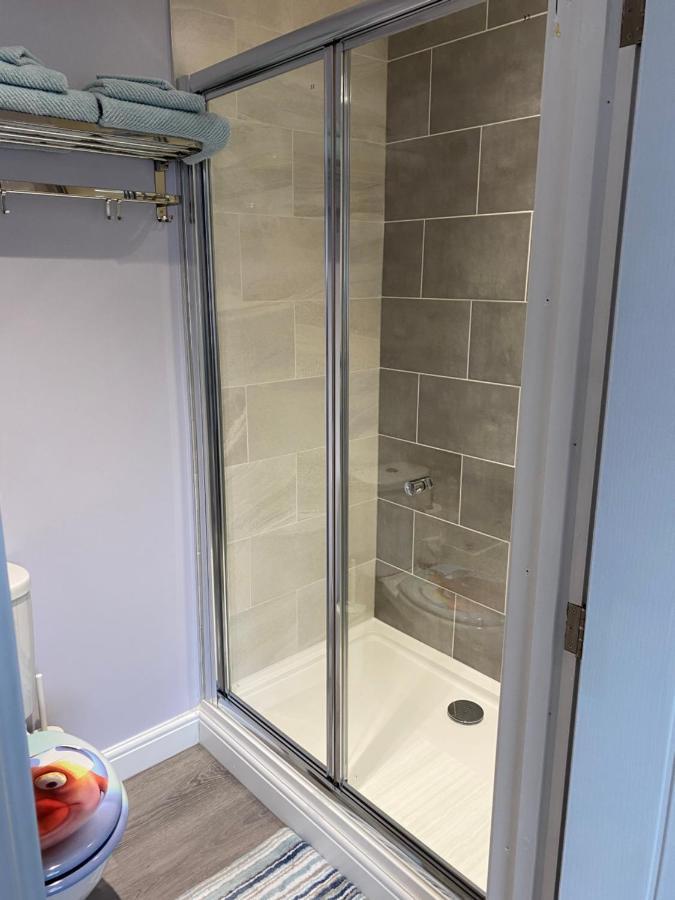 Modern Luxury 1 Bed Apartment With Parking Near Stansted Airport Станстед Маунтфитчет Экстерьер фото