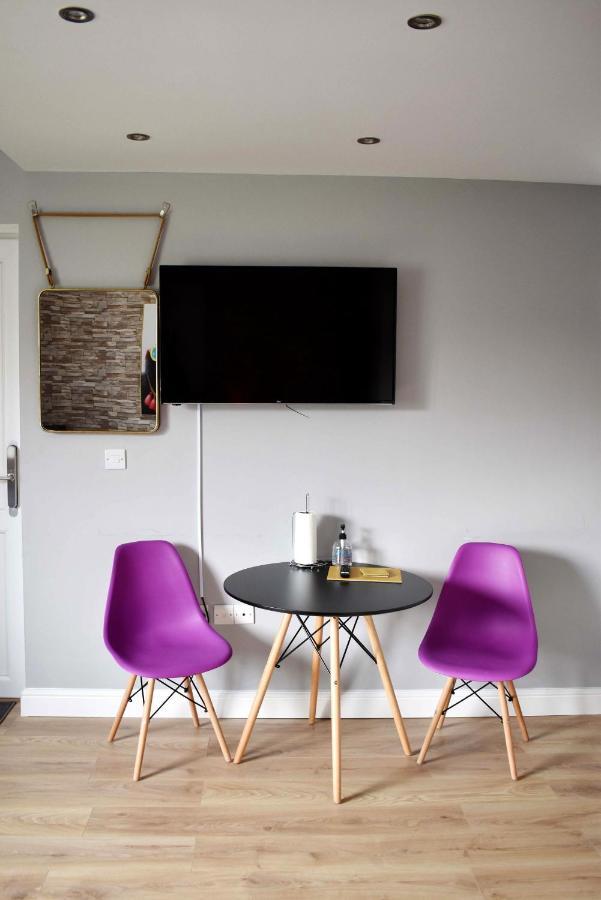 Modern Luxury 1 Bed Apartment With Parking Near Stansted Airport Станстед Маунтфитчет Экстерьер фото
